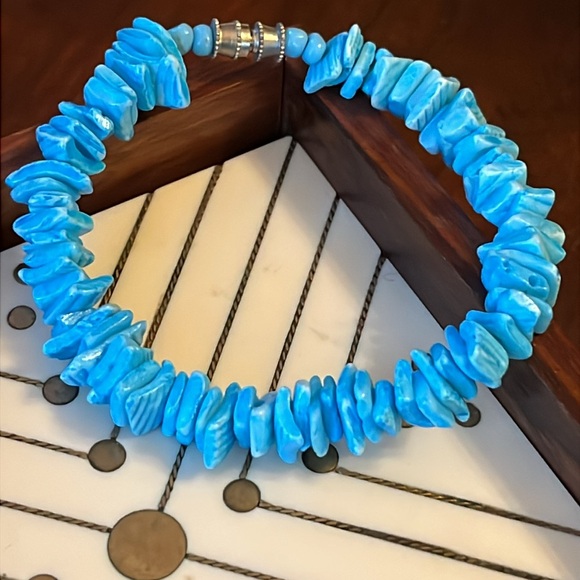 Turquoise Puka Shell Bracelet - Picture 2 of 4